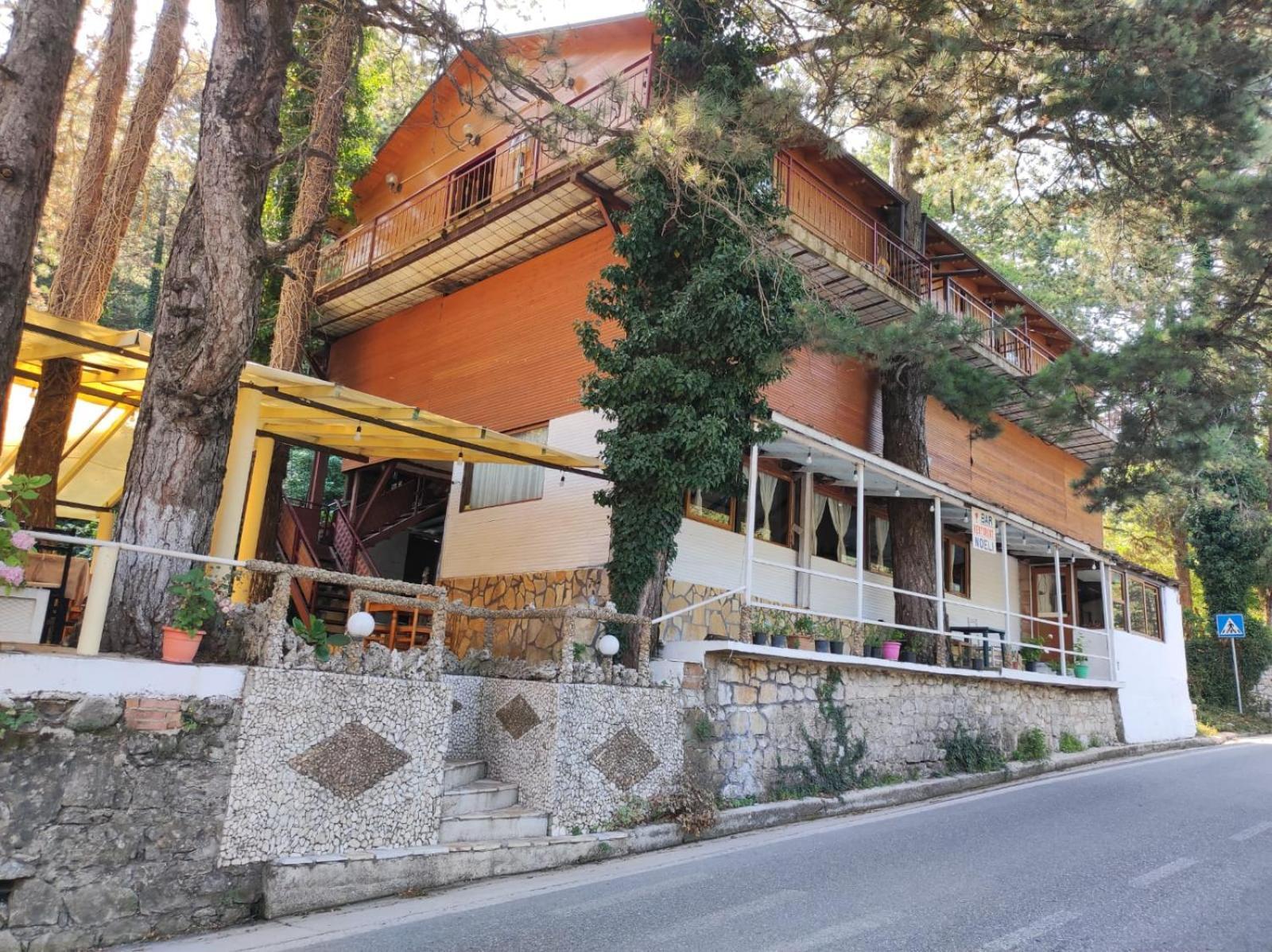 Hotel Toni Llogora Dukat 외부 사진