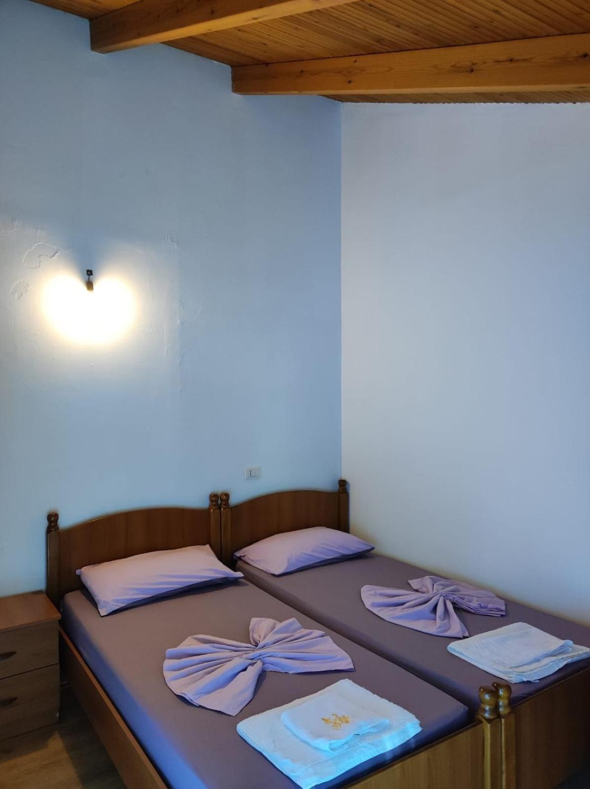 Hotel Toni Llogora Dukat 외부 사진